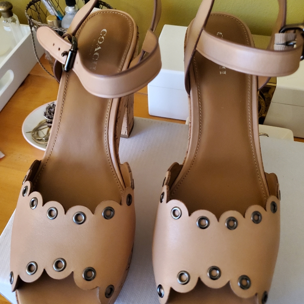 Sandals - Picture 3 of 4